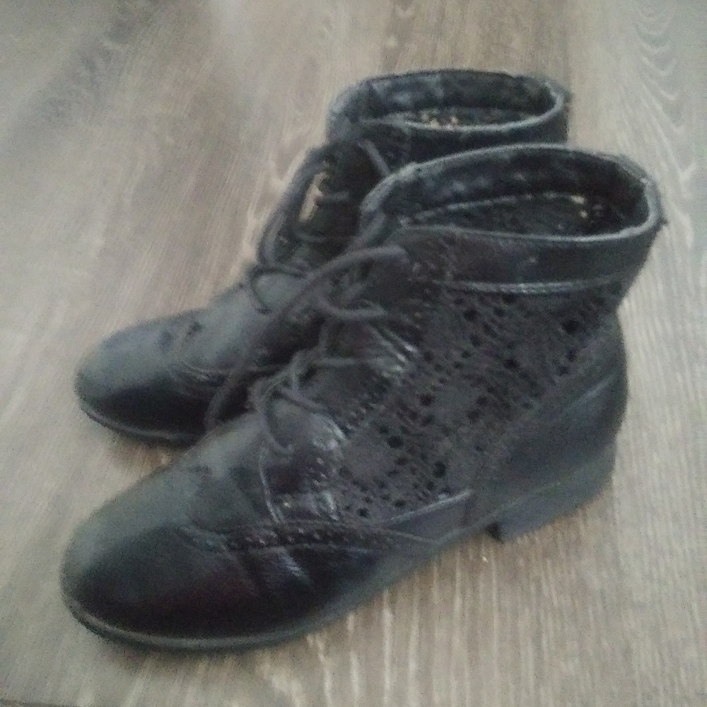 Knit and faux leather black Lace up booties